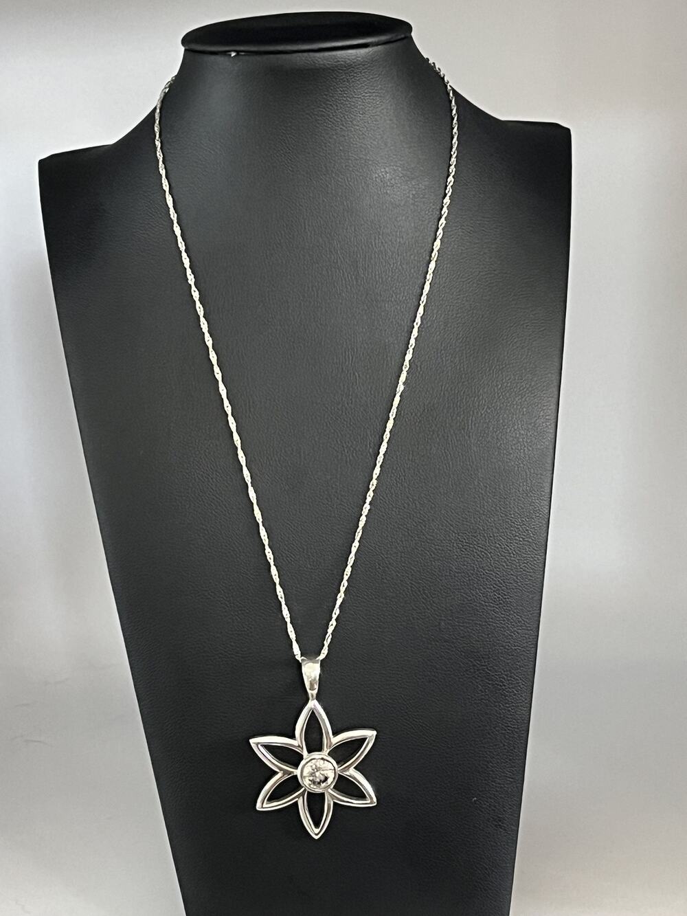 Silpada 925 Sterling Silver Open Flower CZ Pendant Necklace